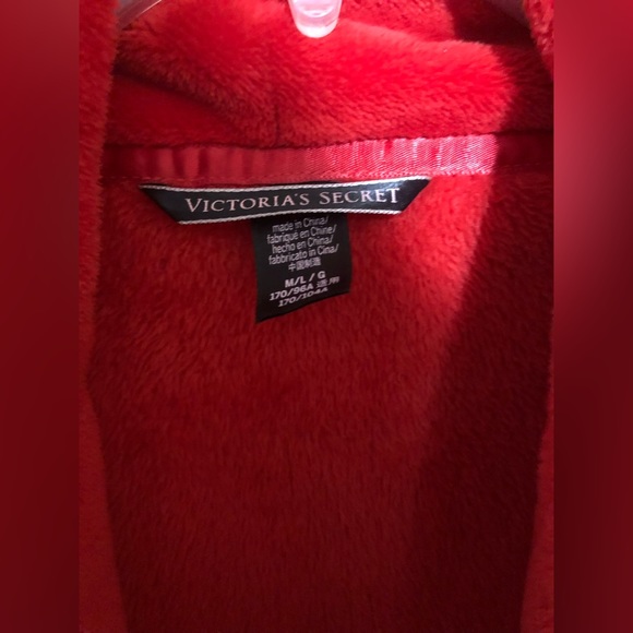 VICTORIA'S SECRET Signature VS Women’s Red Belted Robe Size Medium - Picture 6 of 7